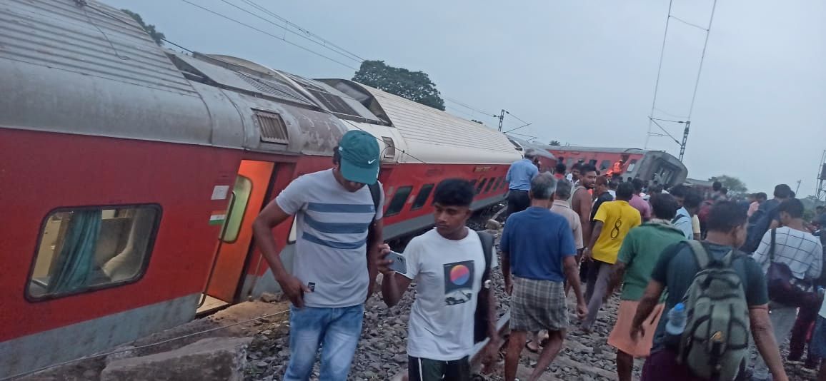  Howrah-Mumbai Mail Derailment - 2 killed, 20 injured as yet another train mishap 